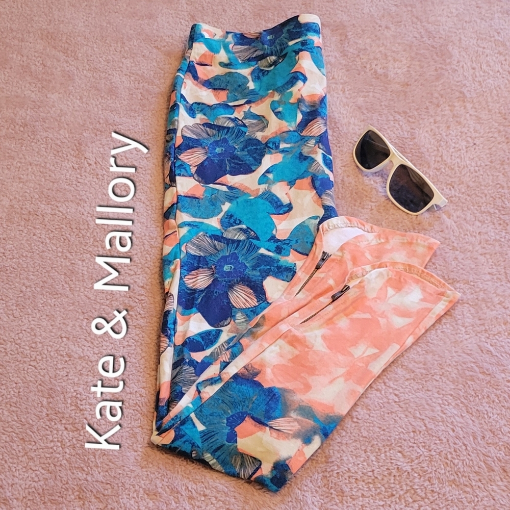 Kate & Mallory Slimming Options Floral Knit Tulip Ankle Zip Leggings. M
